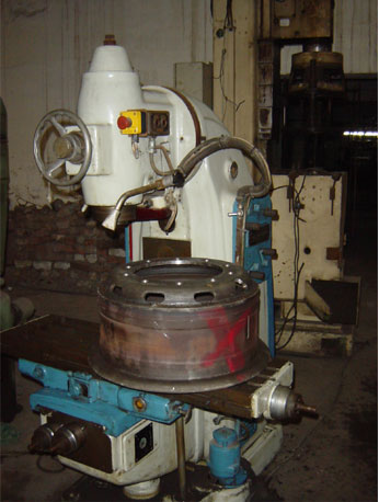 VICTORIA Milling Machine